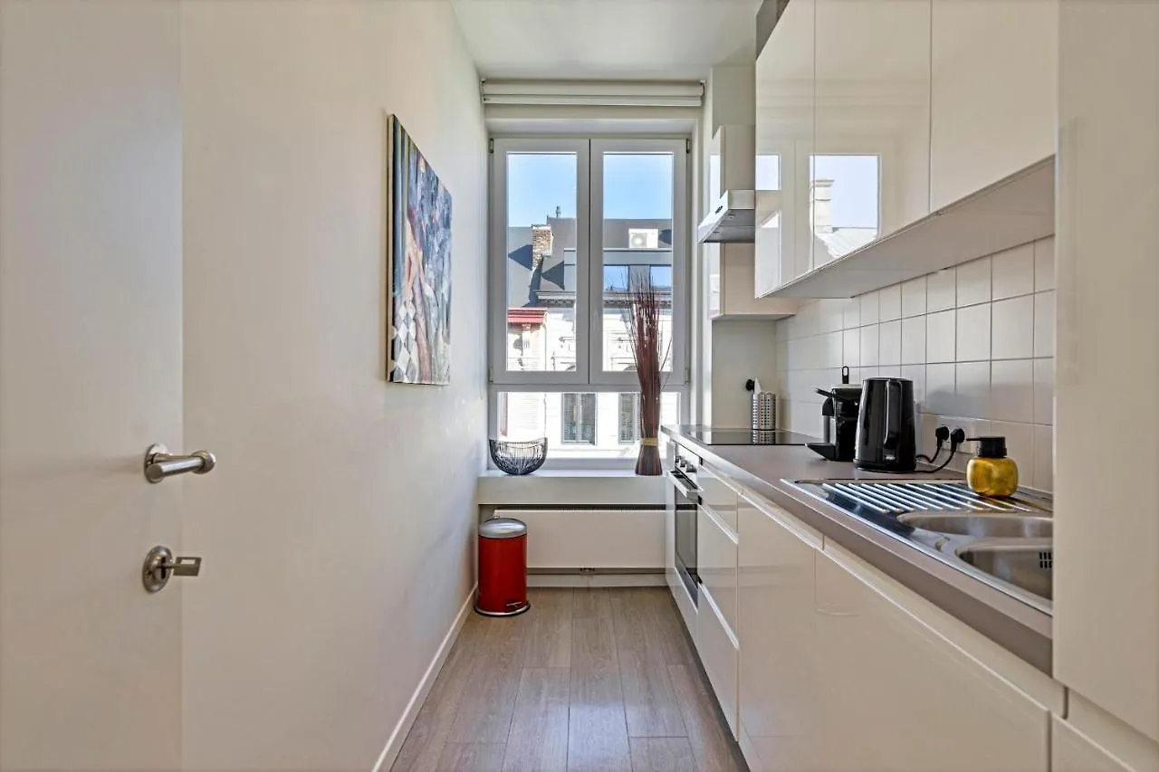 Top Located Cozy Apartments Next To Kmska Antuérpia 0*,  Bélgica